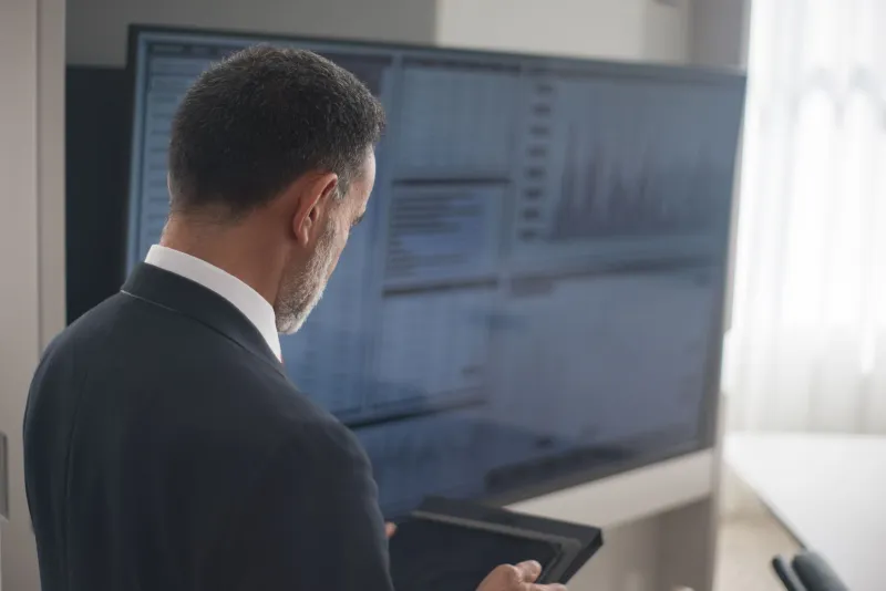 Data Rich, Insight Poor: Why British Holding Companies Cannot See What Is in Front of Them