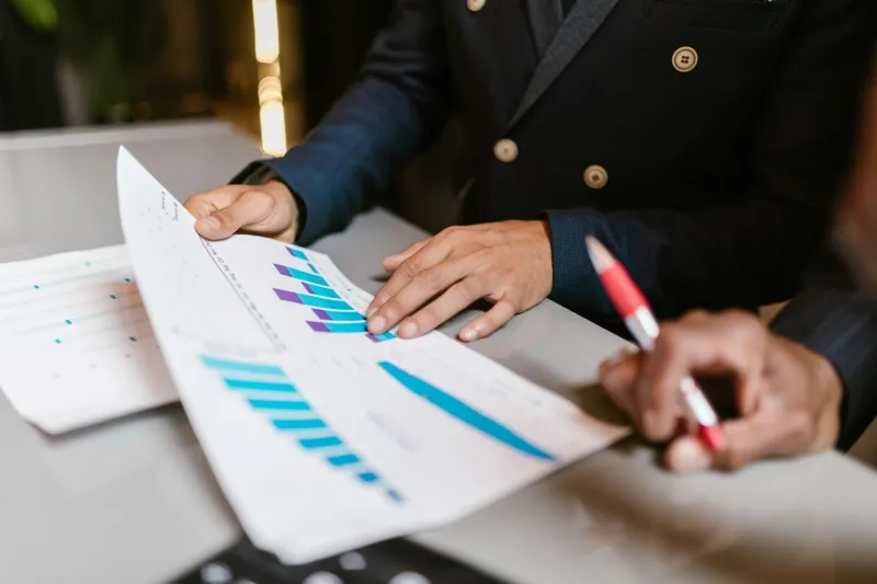The Generalist Advantage: Why Britain's Elite Investors Deliberately Avoid Industry Expertise